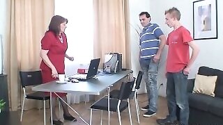 Meeting in the office leads to 3some