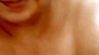 Hasil Cinlok Dengan Mertua Tetangga Dikirimi Video Mandi