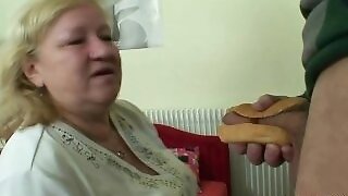 Cock-hungry grandma gets pounded