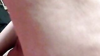 zeigegeilchen pisst und wird gefickt